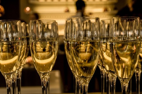 new-year-s-eve-ceremony-champagne-sparkling-wine-large